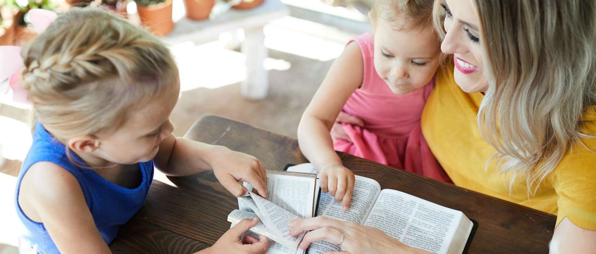 How to Teach Your Kids to Study the Bible