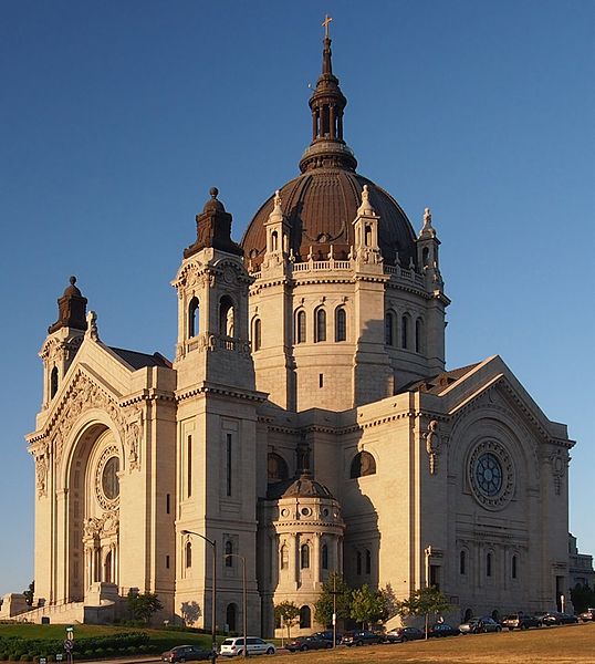 LARGEST TRADITIONAL CHURCHES IN AMERICA