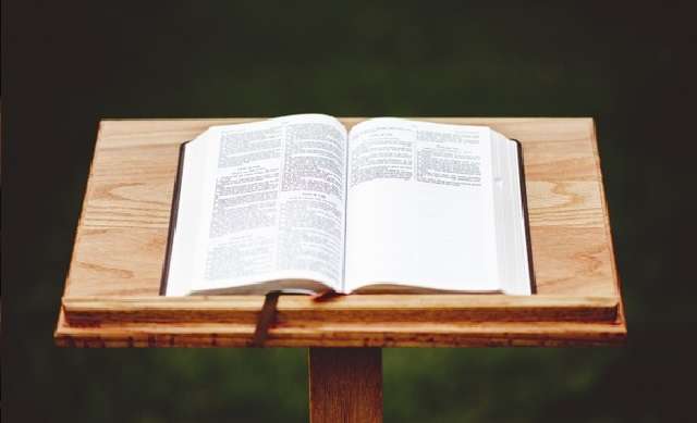 What Are The Best Online Bible Colleges in 10 Steps?